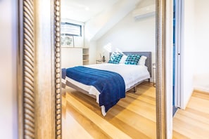 1 habitación, tabla de planchar con plancha, wifi y ropa de cama