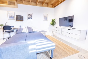 1 bedroom, iron/ironing board, WiFi, bed sheets - The Studio at Waterloo - Pet Friendly (Waterloo)