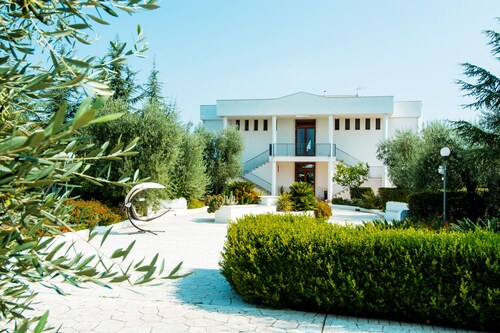Bilocale in Villa con Piscina