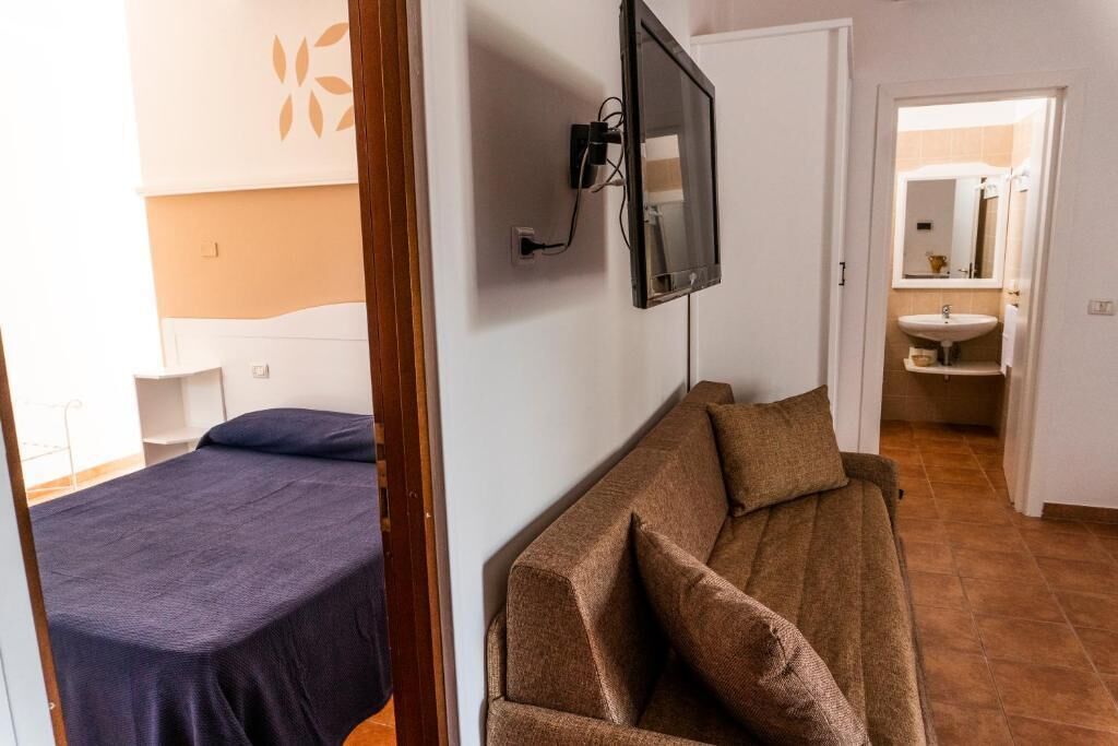 2 camere, una scrivania, Wi-Fi gratuito, lenzuola