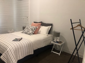 3 bedrooms, desk, iron/ironing board, WiFi