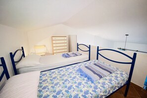 2 chambres, fer et planche à repasser