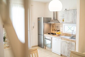 Refrigerador, horno, parrilla de estufa y lavavajillas 