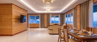 Araliya Red - Budget friendly Hotel- Where you find stunning 360 panoramic view of Nuwara Eliya