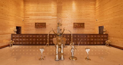 Araliya Red - Budget friendly Hotel- Where you find stunning 360 panoramic view of Nuwara Eliya