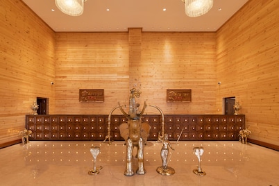 Araliya Red - Budget friendly Hotel- Where you find stunning 360 panoramic view of Nuwara Eliya