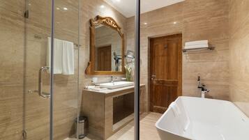 Family suite Room | Bathroom