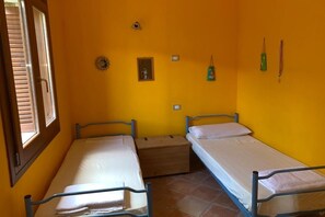 2 Schlafzimmer, Bügeleisen/Bügelbrett
