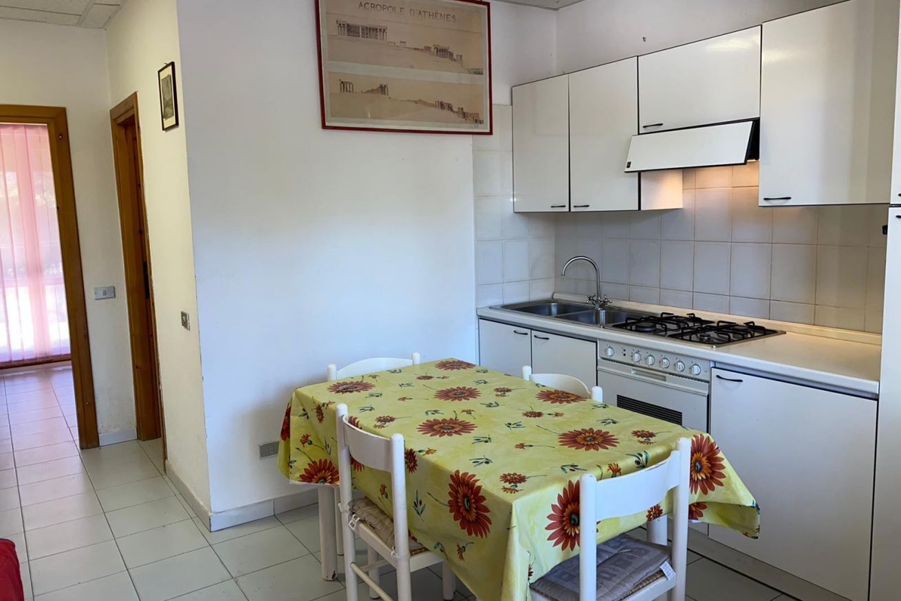 Frigorifero, forno, piano cottura, pentole/stoviglie/utensili