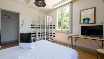 9 slaapkamers, een kluis op de kamer, een strijkplank/strijkijzer, wifi