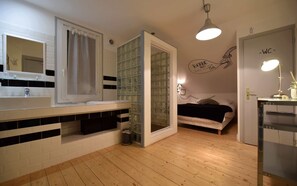9 bedrooms, in-room safe, iron/ironing board, WiFi