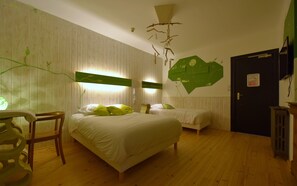 5 bedrooms, iron/ironing board, WiFi, bed sheets