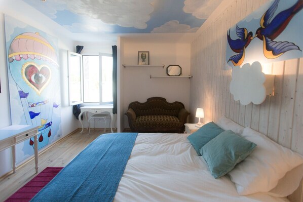 5 habitaciones, tabla de planchar con plancha, wifi y ropa de cama 