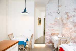 Free daily continental breakfast - B&B Il Castello (Tivoli)