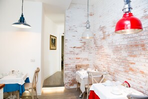 Free daily continental breakfast - B&B Il Castello (Tivoli)