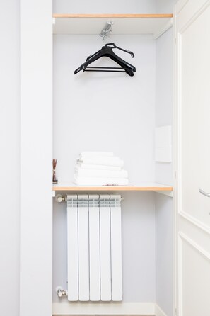 Standard Double Room (Torre Minore) | Premium bedding, pillowtop beds, minibar, desk - B&B Il Castello (Tivoli)