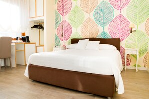 Deluxe Double Room, Balcony, City View (Le Due Torri) | Premium bedding, pillowtop beds, minibar, desk - B&B Il Castello (Tivoli)