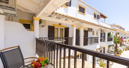 Dora Pool Studios by Konnect, 150m from the Beach