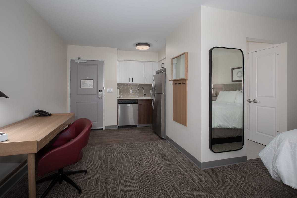 1 bedroom, individually decorated, individually furnished, desk
