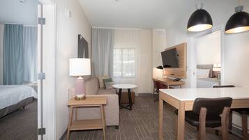 Suite, 2 Bedrooms, Accessible Bathtub, Kitchen (Communications, Mobility) | Individually decorated, individually furnished, desk, free WiFi