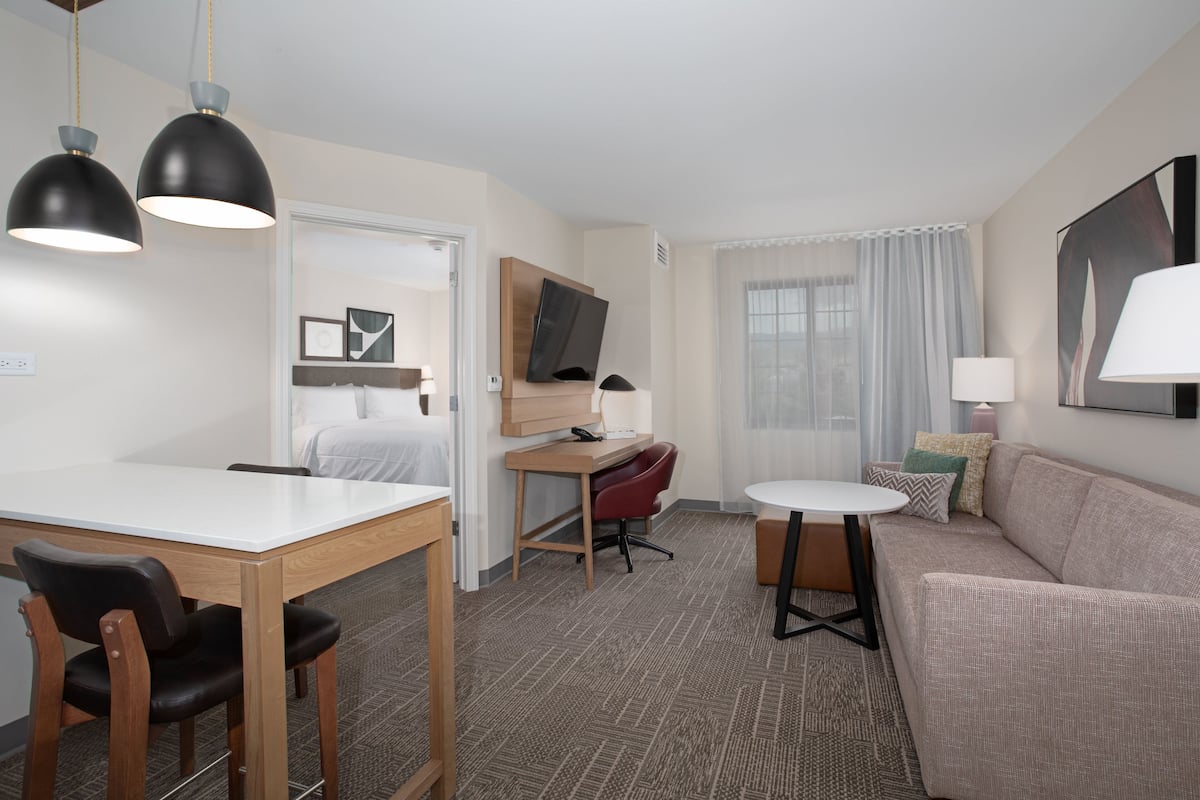 1 bedroom, individually decorated, individually furnished, desk
