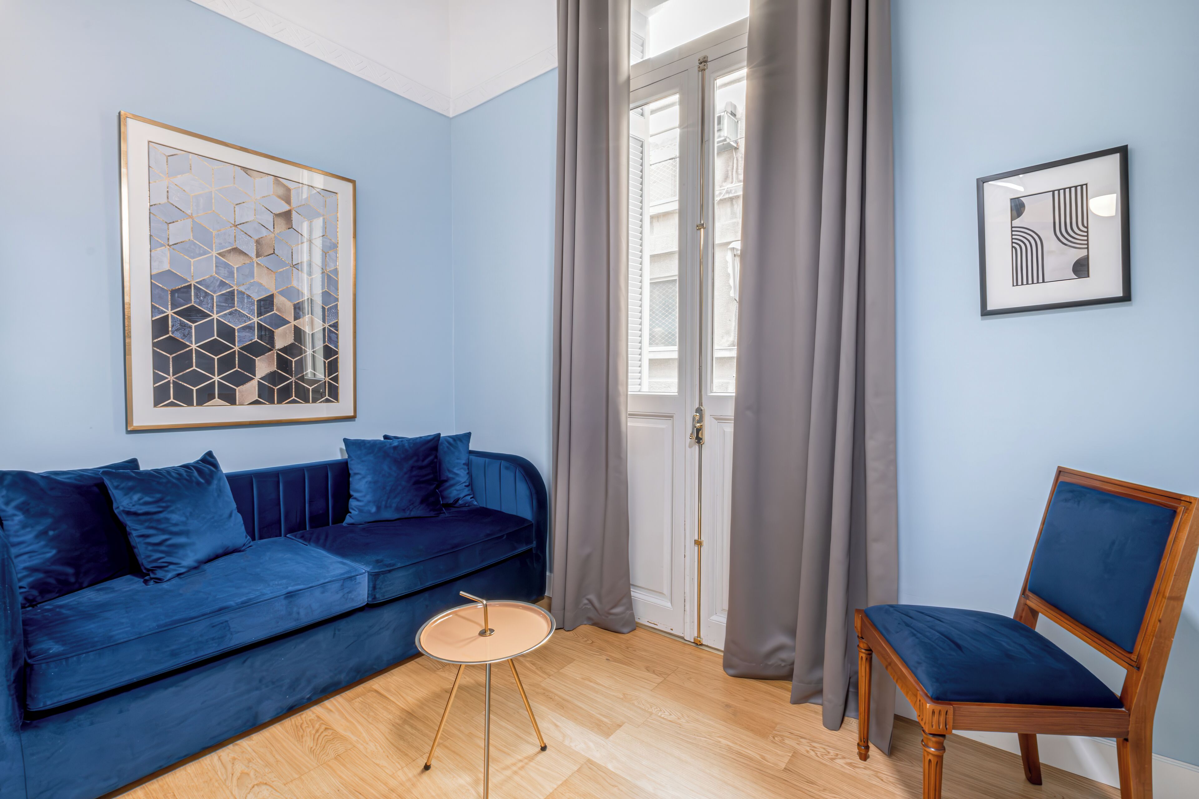 deluxe suite | living area | flat-screen tv, streaming services