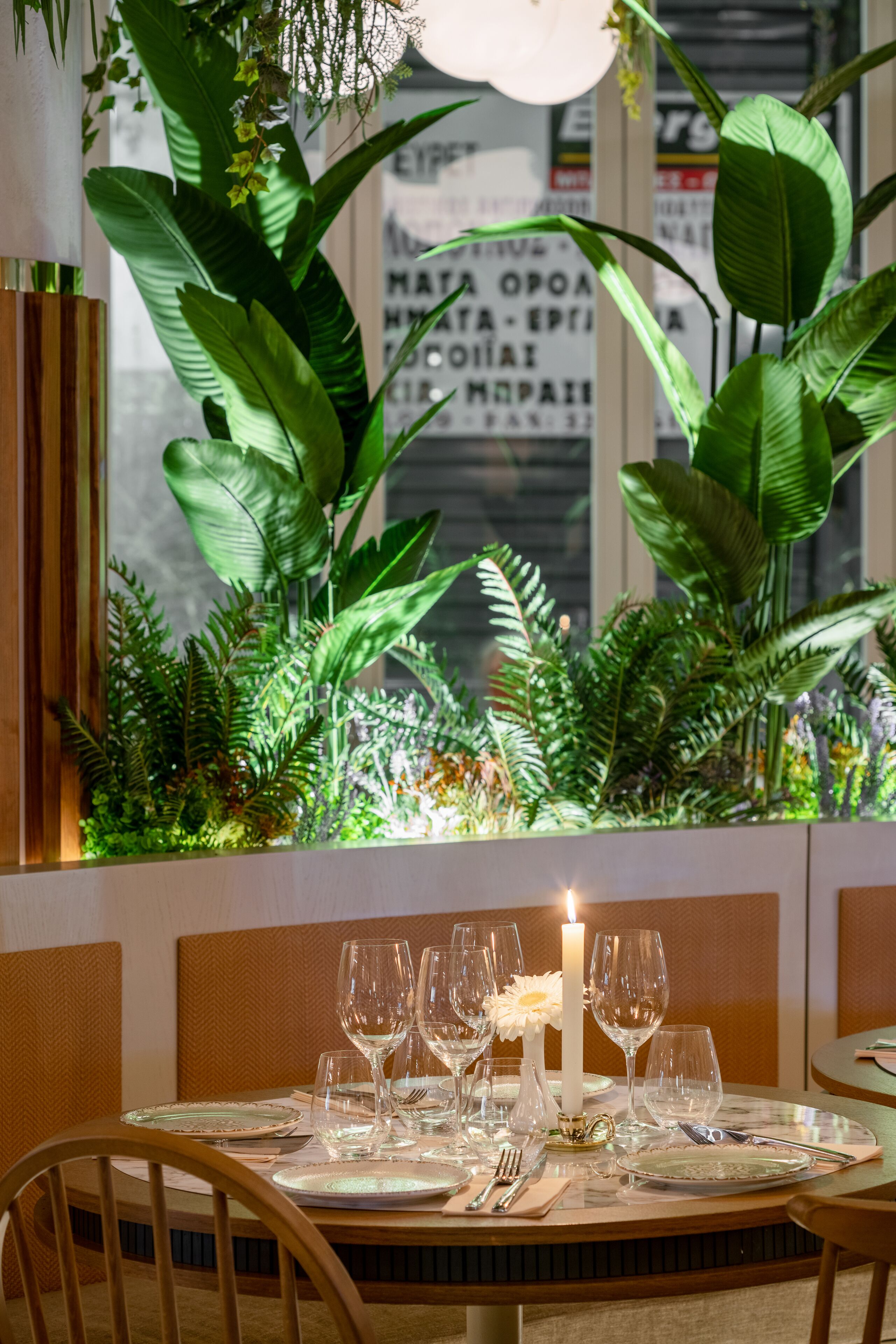 breakfast, lunch, dinner served; italian cuisine