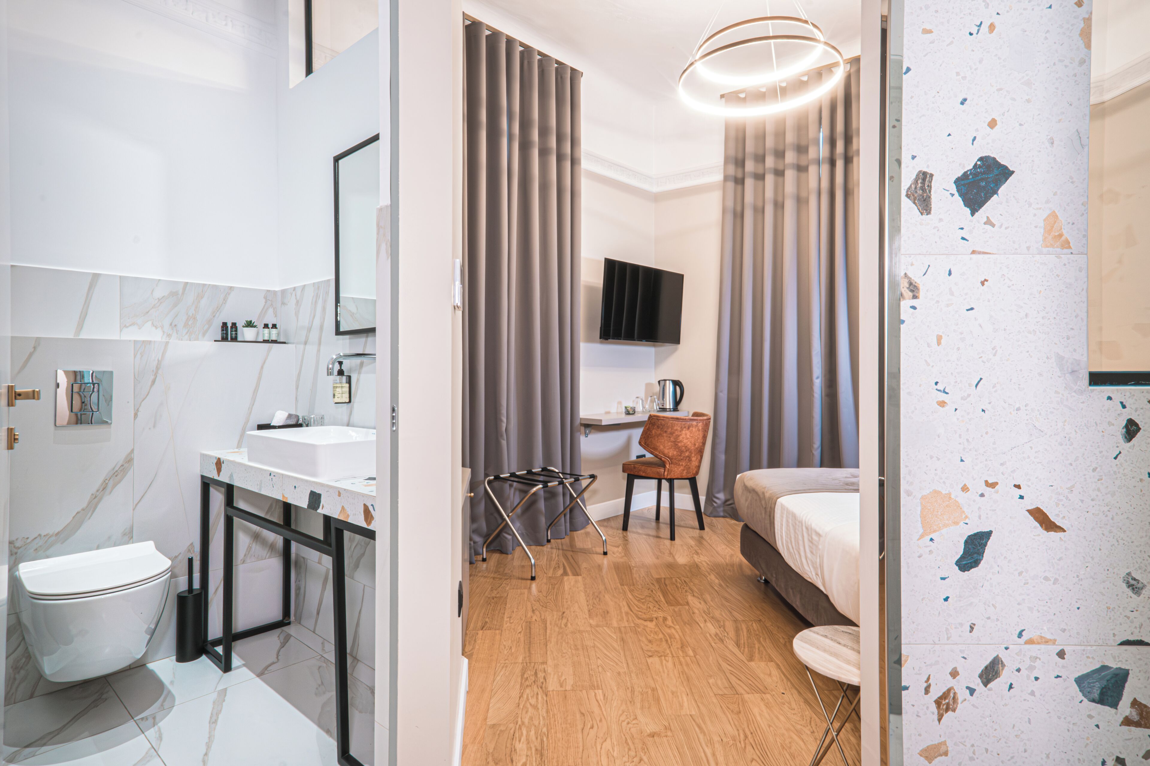 deluxe room (belle) | bathroom | shower, free toiletries, hair dryer, slippers