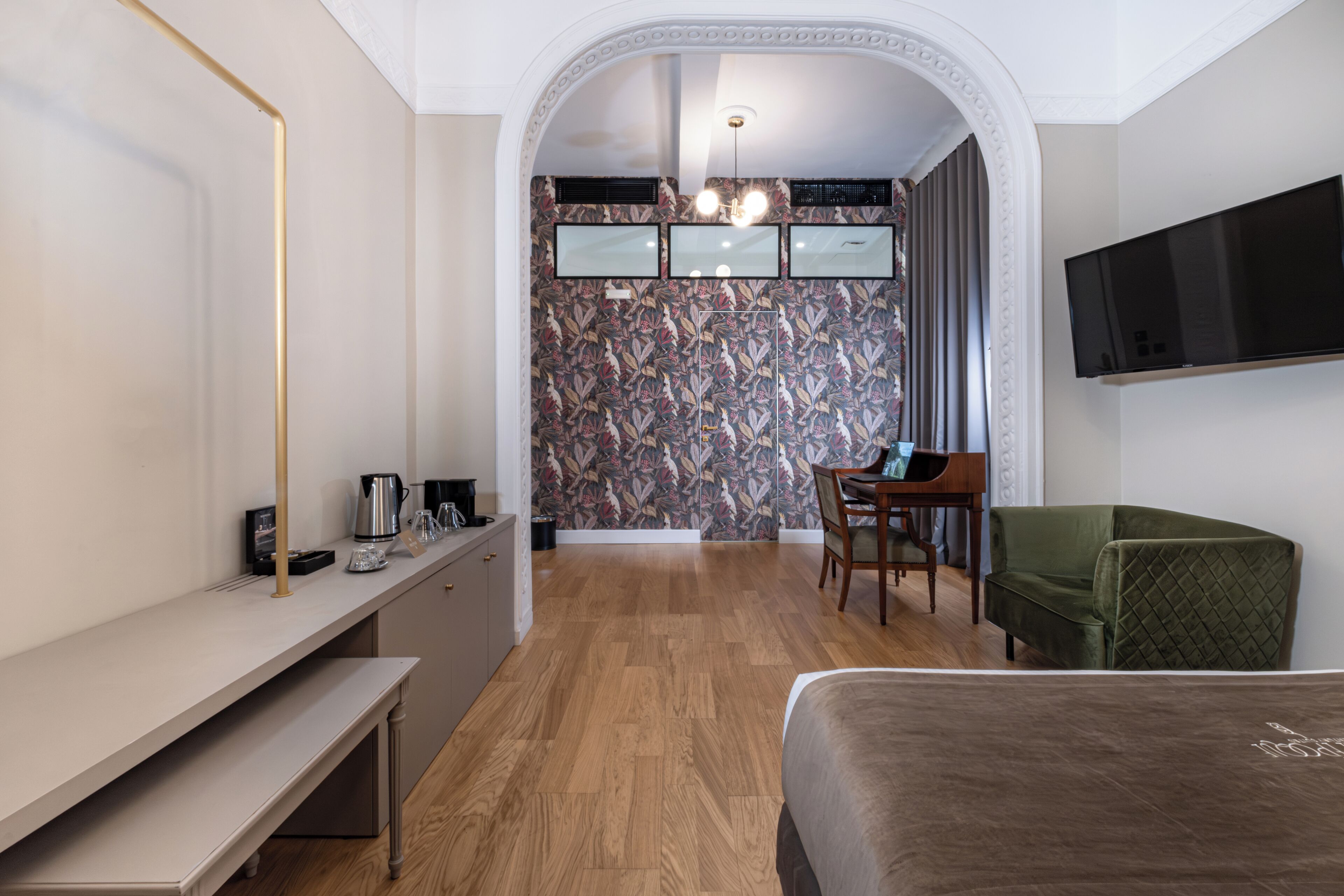 superior room | 1 bedroom, minibar, in-room safe, desk