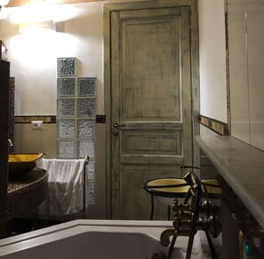 Bathroom - Romantic escape in the millstone (Sant'Alfio)