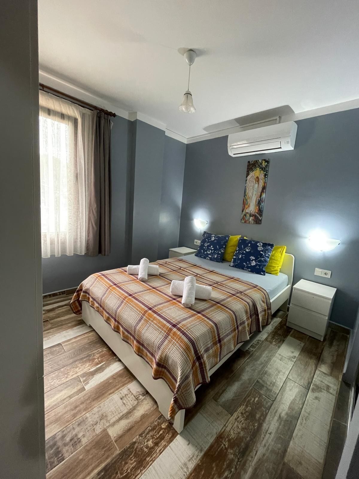 In-room safe, free WiFi, bed sheets