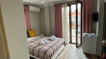 In-room safe, free WiFi, bed sheets