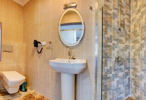 Badkamer met wastafel