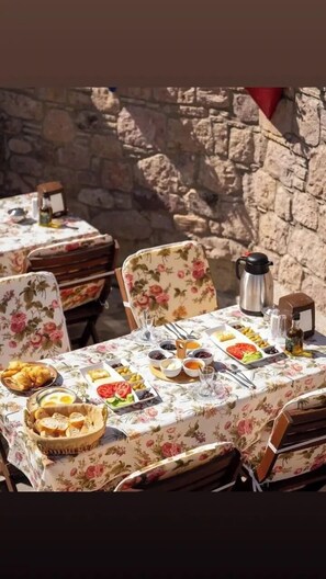 包含每日外带式早餐