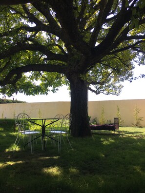 Outdoor dining - MAS WITH SWIMMING POOL IN DRÔME PROVENÇALE (Tulette)