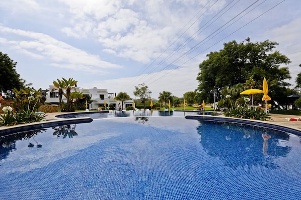 Ulkouima-allas, lämmitetty uima-allas