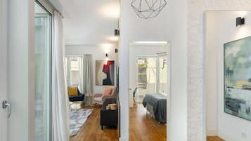 1 habitación, escritorio, tabla de planchar con plancha y wifi