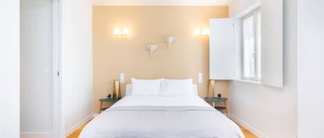 1 chambre, bureau, fer et planche à repasser, Wi-Fi