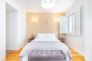 1 habitación, escritorio, tabla de planchar con plancha y wifi 