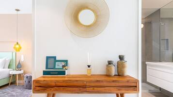 1 bedroom, desk, iron/ironing board, WiFi