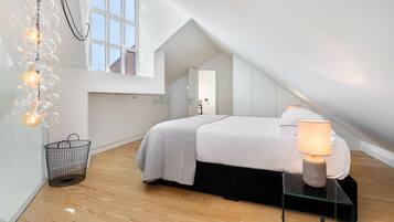 3 Schlafzimmer, Schreibtisch, Bügeleisen/Bügelbrett, WLAN