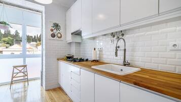 KylskÄp, mikrovÄgsugn, ugn och spishÀll