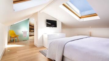 2 habitaciones, escritorio, tabla de planchar con plancha y wifi