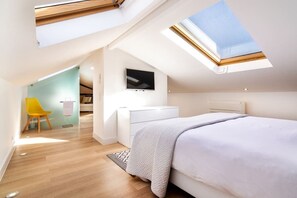 2 bedrooms, desk, iron/ironing board, WiFi