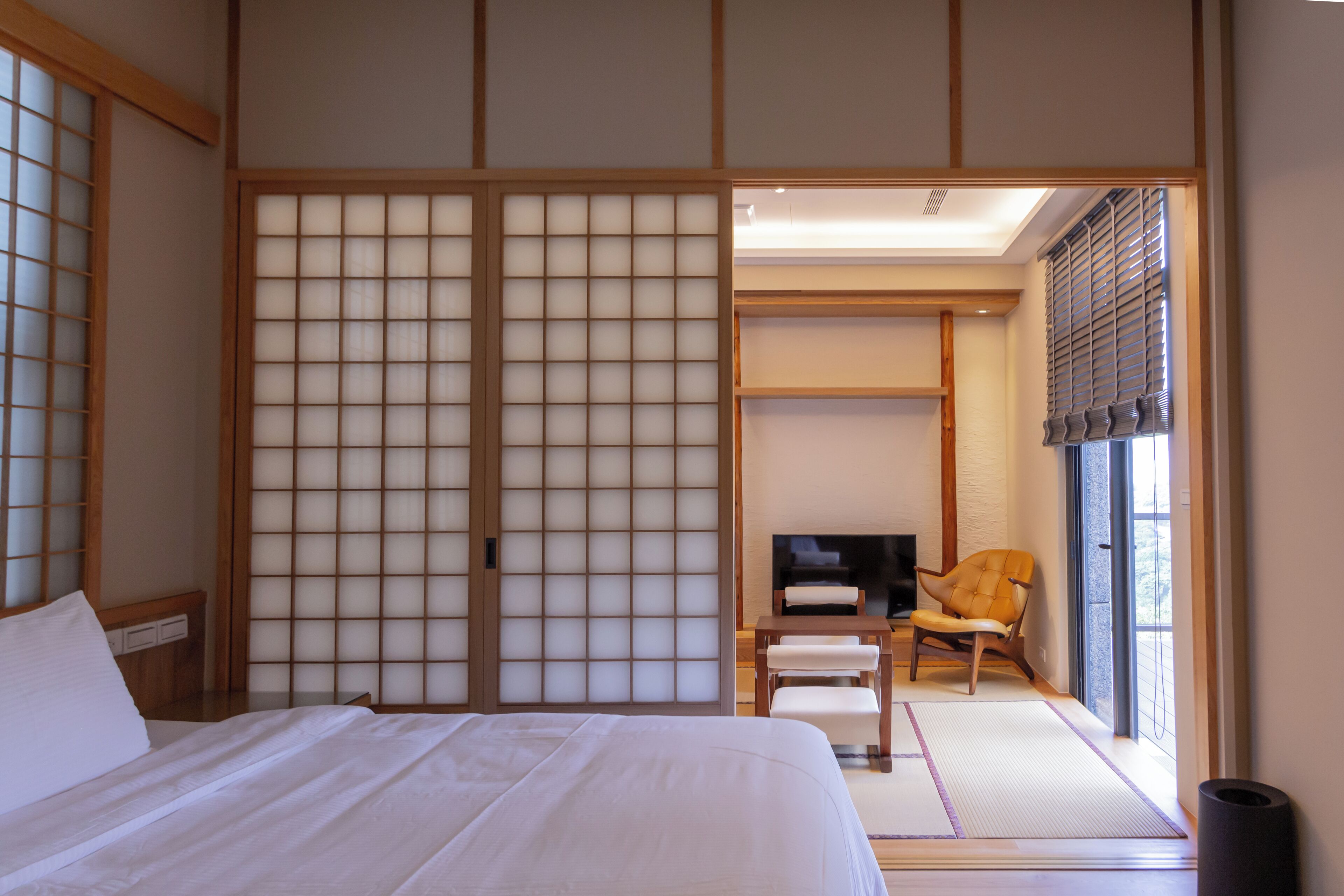 Habitació triple d&#x27;estil japonès, no fumadors, vistes a la muntanya | Roba de llit d&#x27;alta qualitat, minibar, cortines opaques i wifi gratuïta 