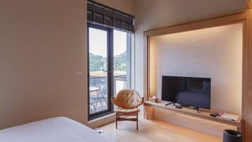 Family Triple Room, Non Smoking, Mountain View | Blackout drapes, free WiFi, bed sheets