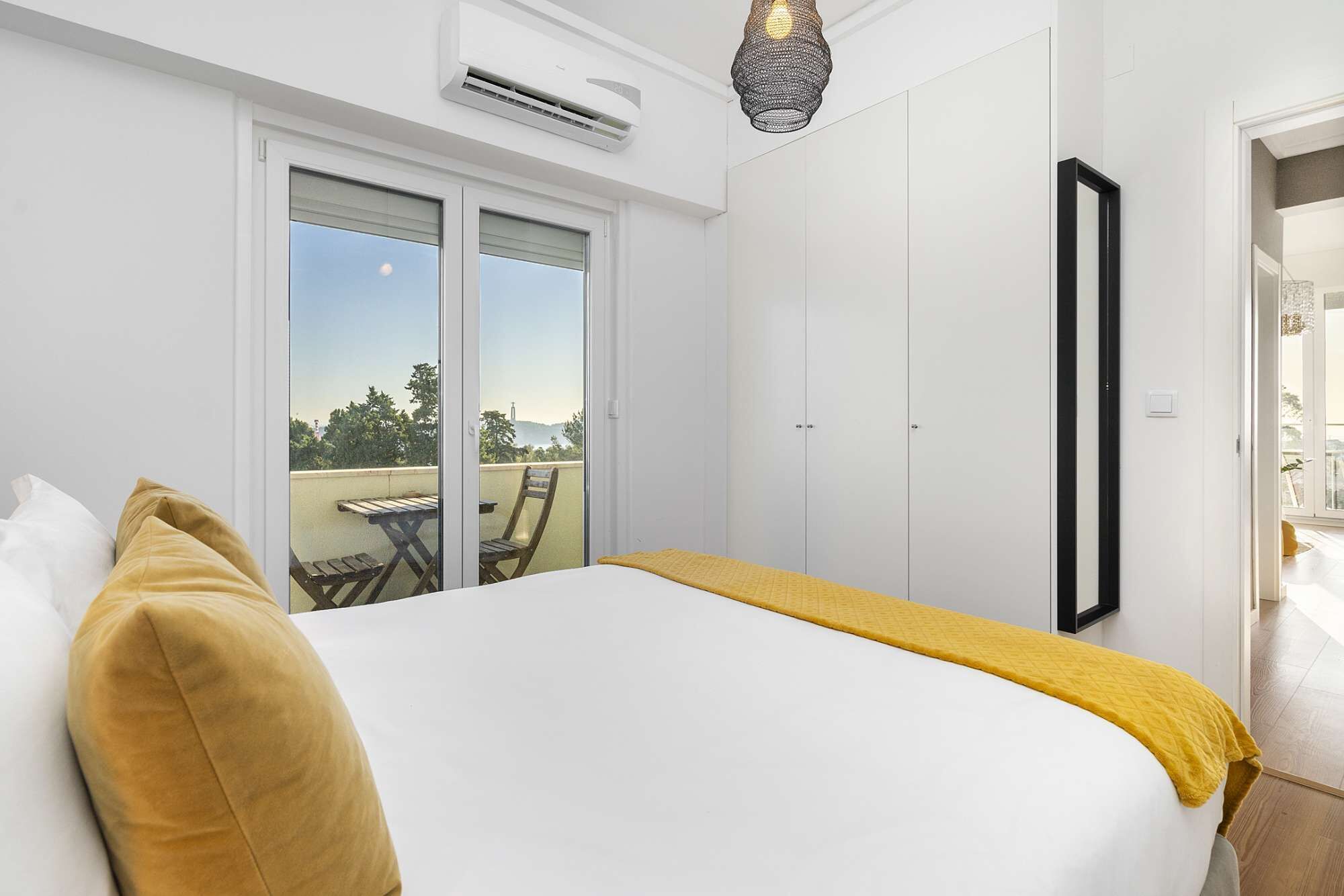 2 Schlafzimmer, Schreibtisch, schallisolierte Zimmer