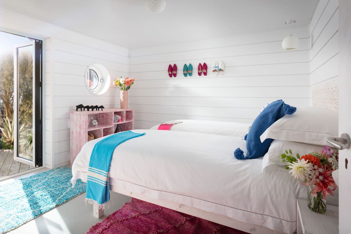 WiFi (free), bed sheets