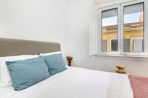 1 slaapkamer, een bureau, een strijkplank/strijkijzer, wifi