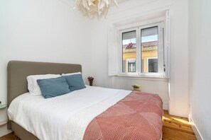 1 chambre, bureau, fer et planche à repasser, Wi-Fi